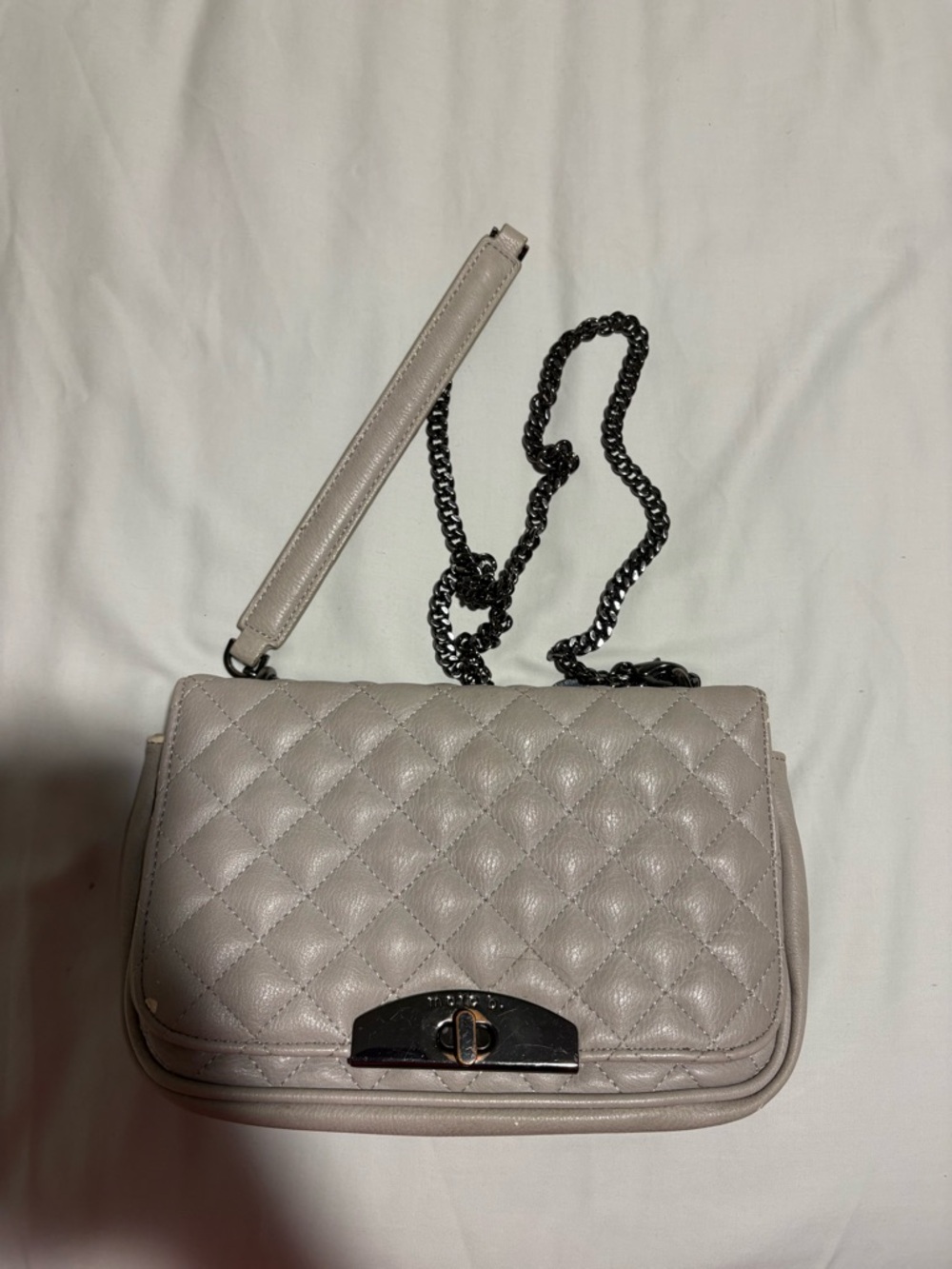 Quilted Chain Shoulder Bag in Light Gray